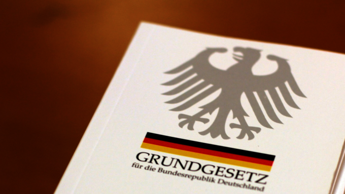 Grundgesetz_Foto.png