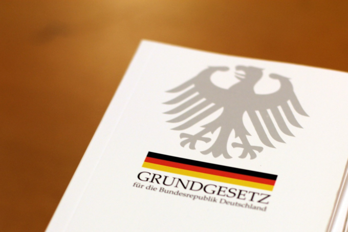Grundgesetz_Foto.png